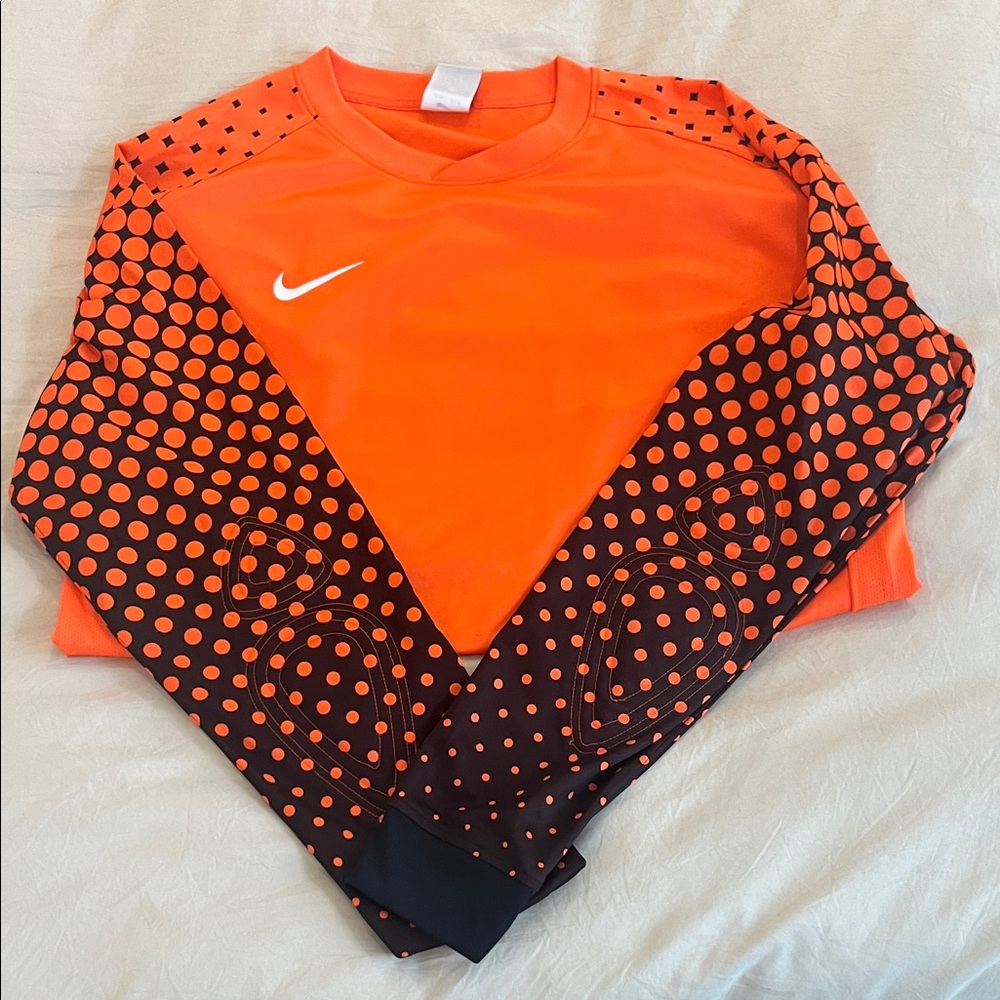 Nike Men’s Long Sleeve Shirt in Orange and Black